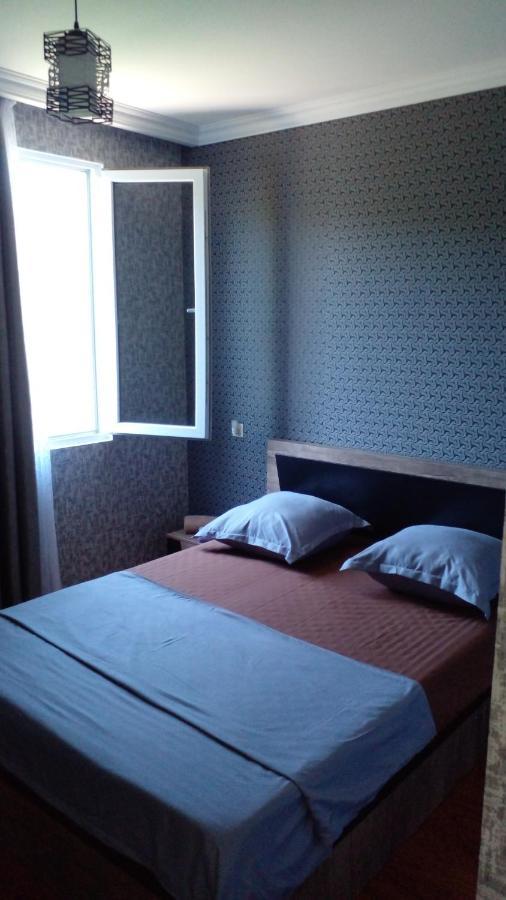 Pirosmani 66 Hotel Szenaki Kültér fotó