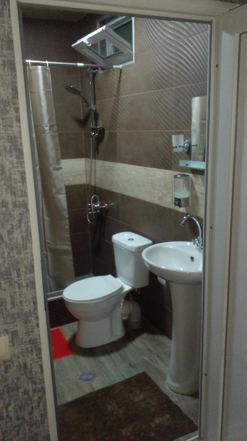 Pirosmani 66 Hotel Szenaki Kültér fotó